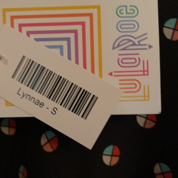 NWT LuLaRoe Lynnae top - Picture 2 of 3